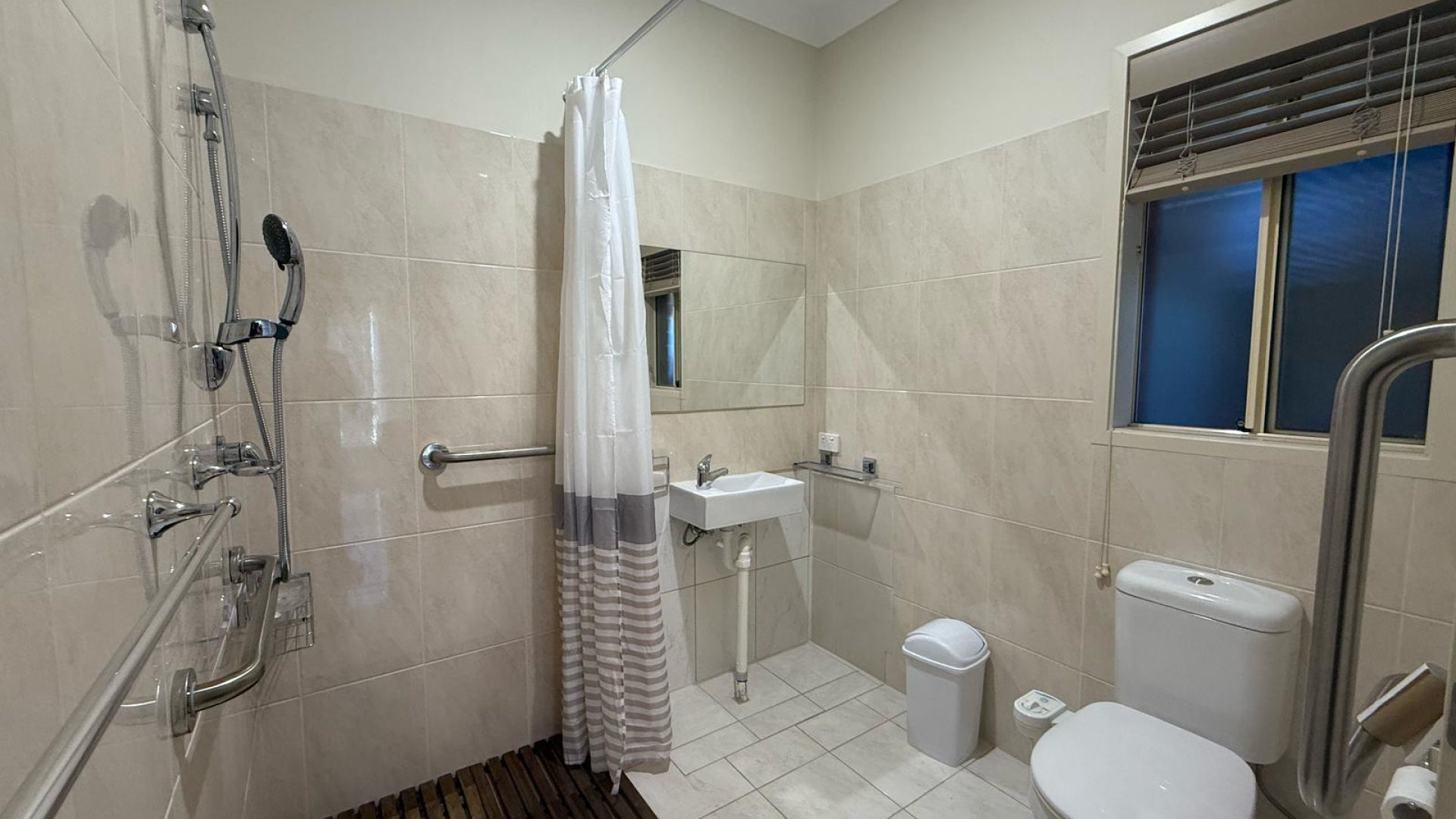 Batroom1